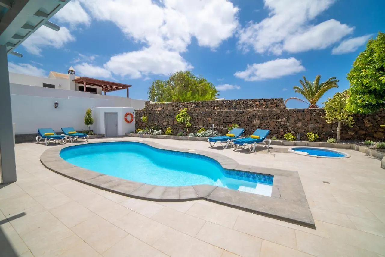 Villa Amanda 4 Bedrooms Jacuzzi And Heated Pool Pool Table Great Holiday House Puerto del Carmen  Spain