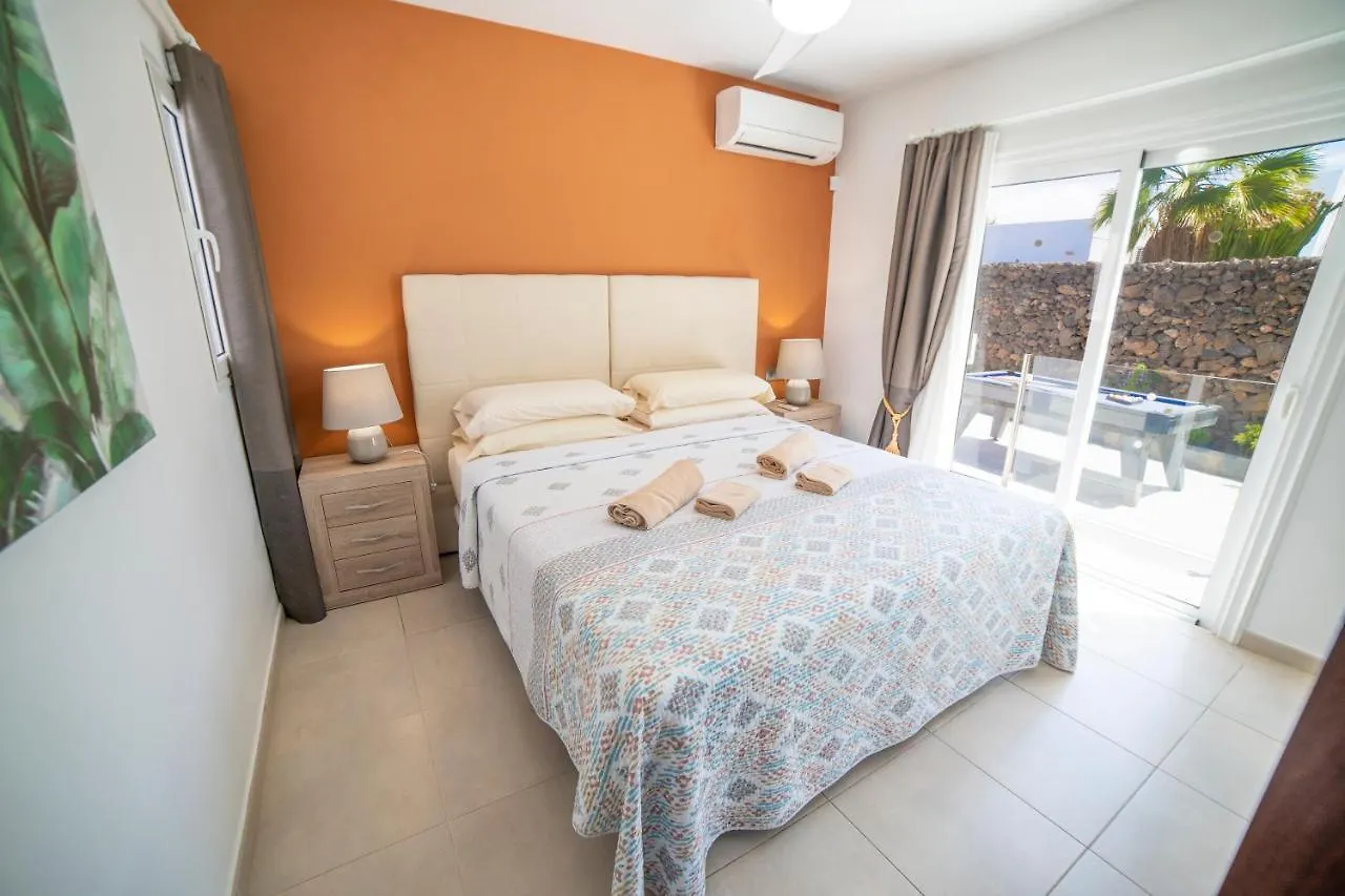 Villa Amanda 4 Bedrooms Jacuzzi And Heated Pool Pool Table Great Holiday House Puerto del Carmen  0*, Puerto del Carmen (Lanzarote)