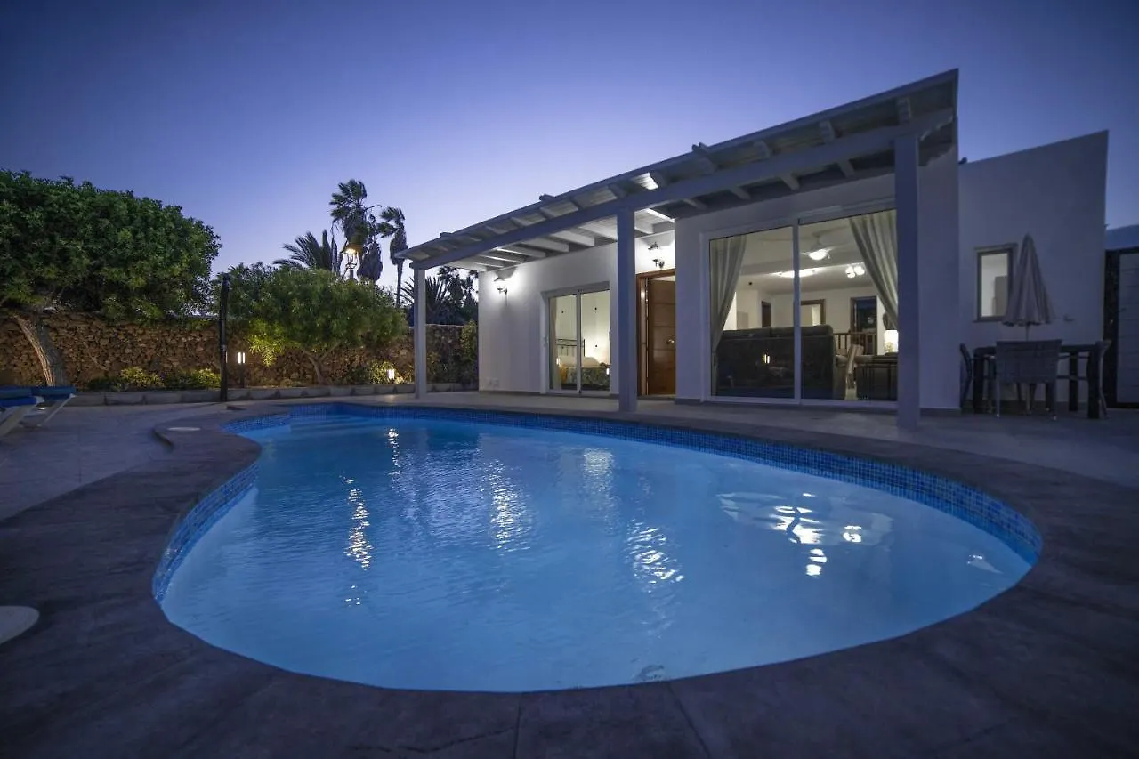Villa Amanda 4 Bedrooms Jacuzzi And Heated Pool Pool Table Great Holiday House Puerto del Carmen