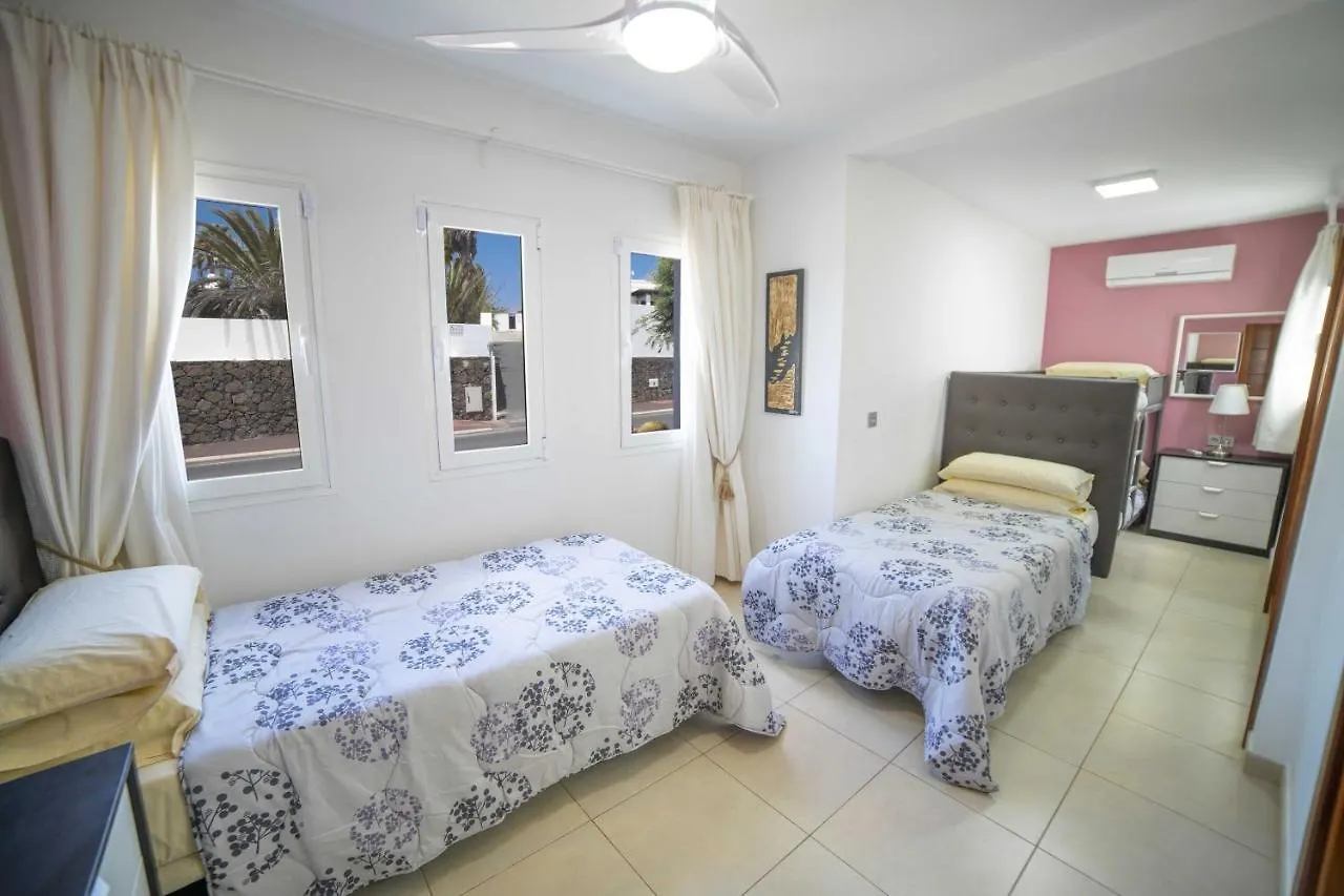 Villa Amanda 4 Bedrooms Jacuzzi And Heated Pool Pool Table Great Holiday House Puerto del Carmen  Spain