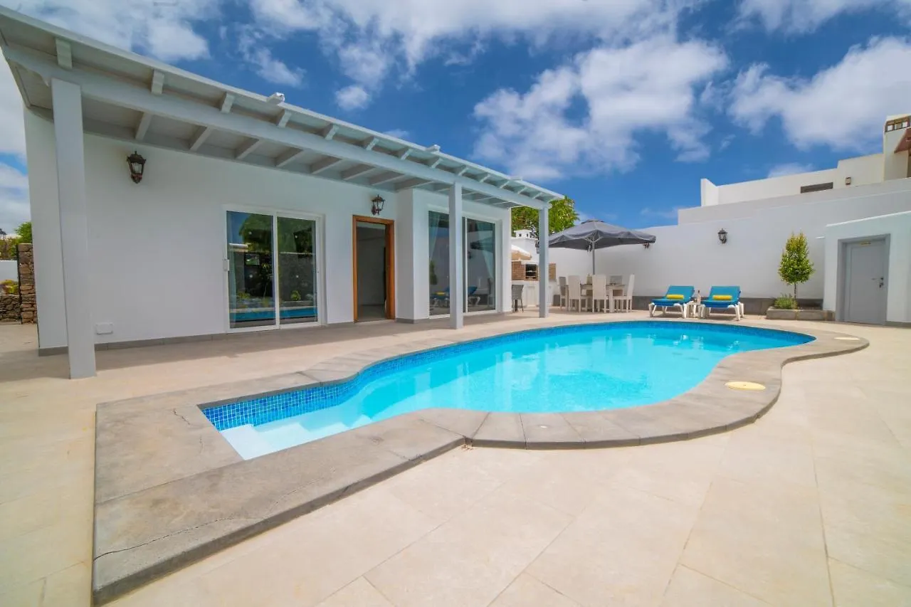 Villa Amanda 4 Bedrooms Jacuzzi And Heated Pool Pool Table Great Holiday House Puerto del Carmen  Spain