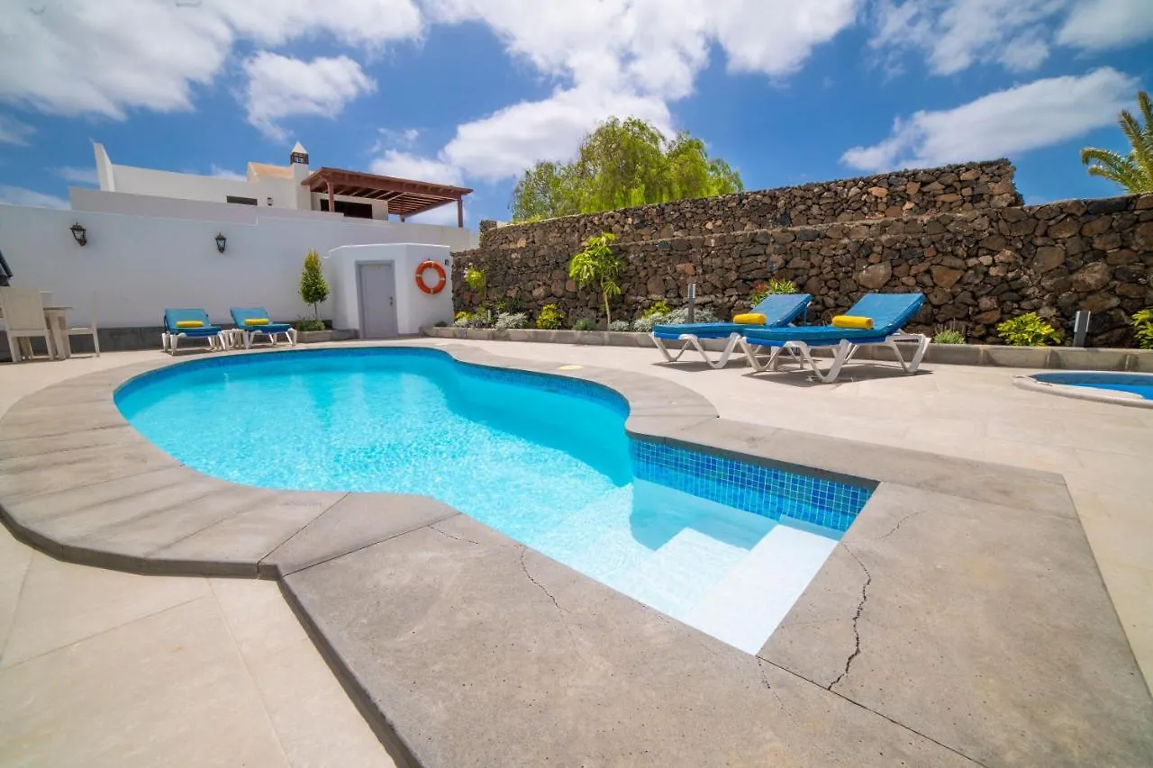 Villa Amanda 4 Bedrooms Jacuzzi And Heated Pool Pool Table Great Holiday House Puerto del Carmen   Puerto del Carmen (Lanzarote)