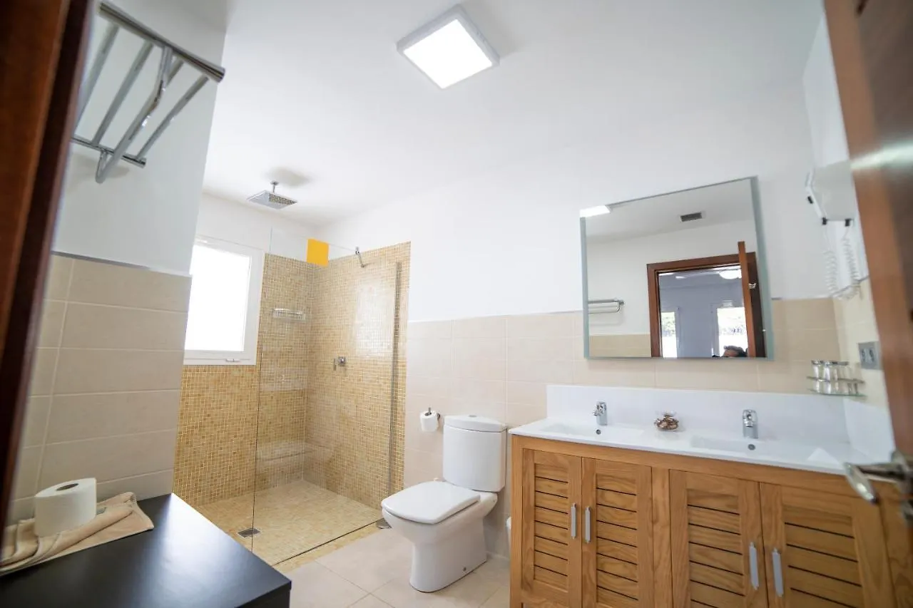 Villa Amanda 4 Bedrooms Jacuzzi And Heated Pool Pool Table Great Holiday House Puerto del Carmen  0*, Puerto del Carmen (Lanzarote) Spain