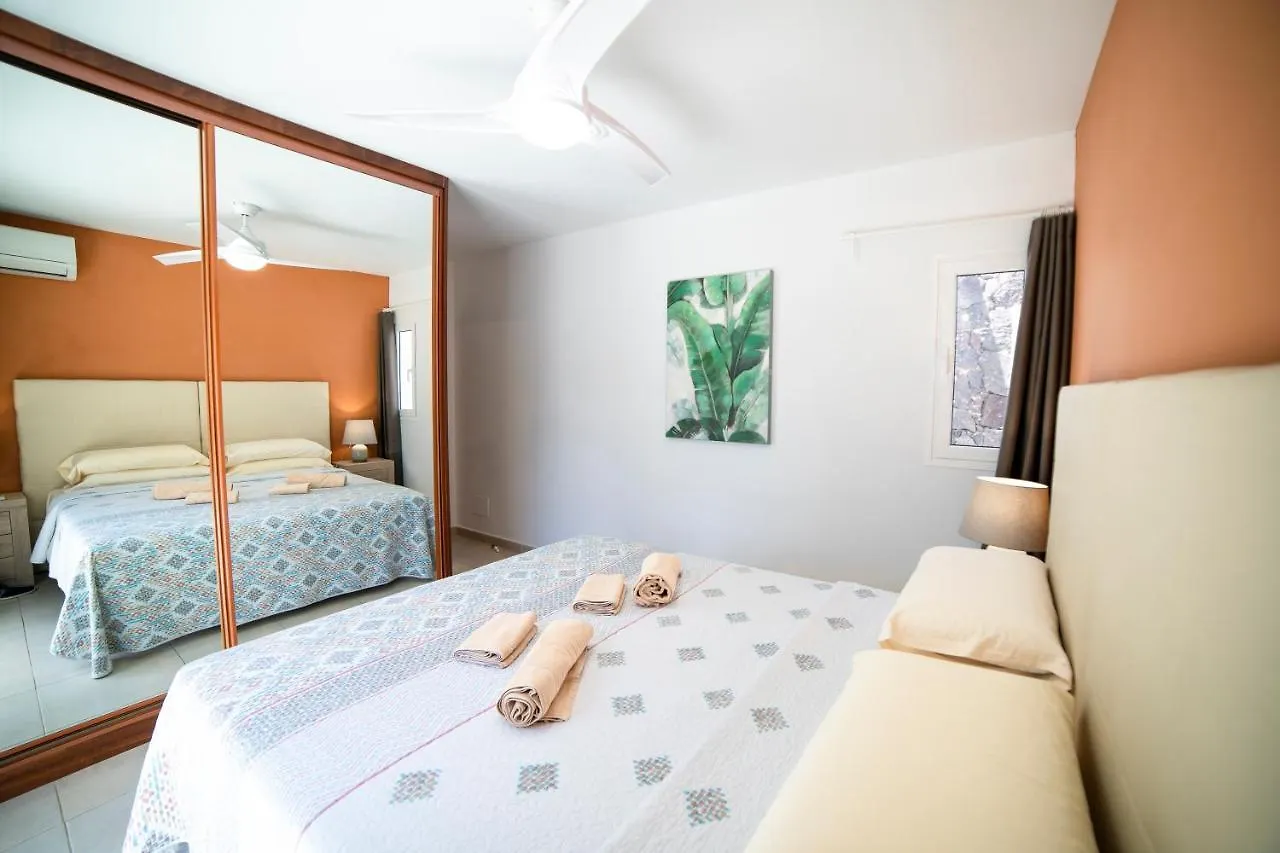 Villa Amanda 4 Bedrooms Jacuzzi And Heated Pool Pool Table Great Holiday House Puerto del Carmen  0*, Puerto del Carmen (Lanzarote)
