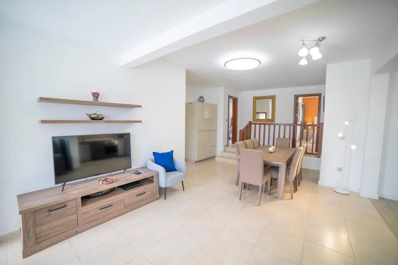 Villa Amanda 4 Bedrooms Jacuzzi And Heated Pool Pool Table Great Holiday House Puerto del Carmen