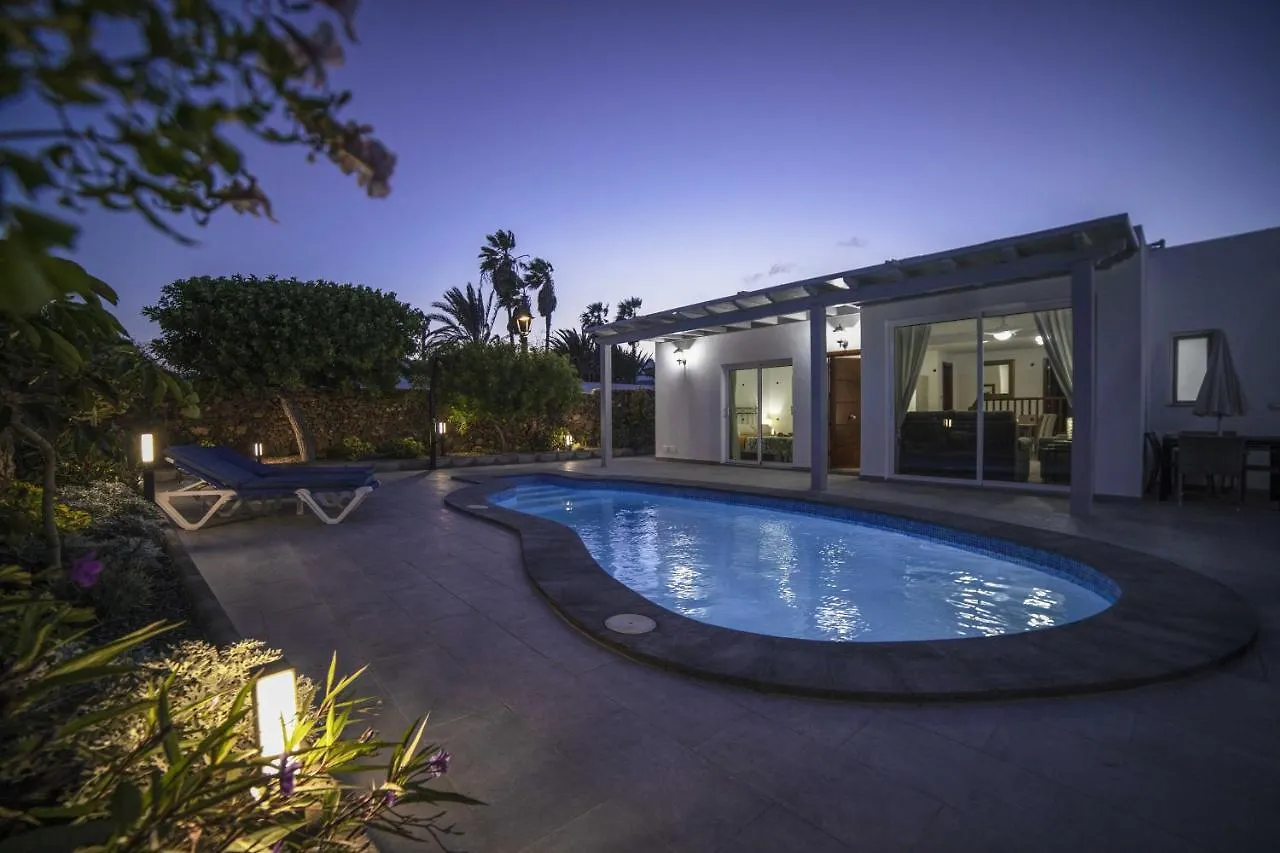 Villa Amanda 4 Bedrooms Jacuzzi And Heated Pool Pool Table Great Holiday House Puerto del Carmen  0*, Puerto del Carmen (Lanzarote) Spain