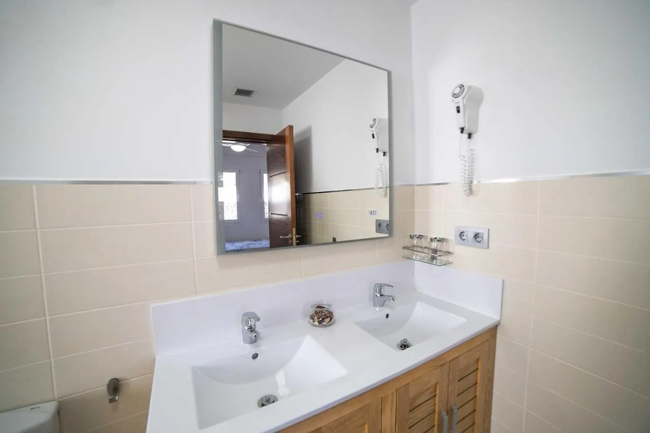 Villa Amanda 4 Bedrooms Jacuzzi And Heated Pool Pool Table Great Holiday House Puerto del Carmen